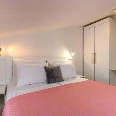 Somi Apartment