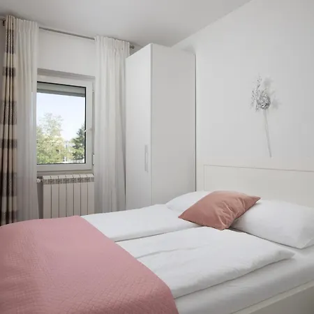 Apartman Somi *